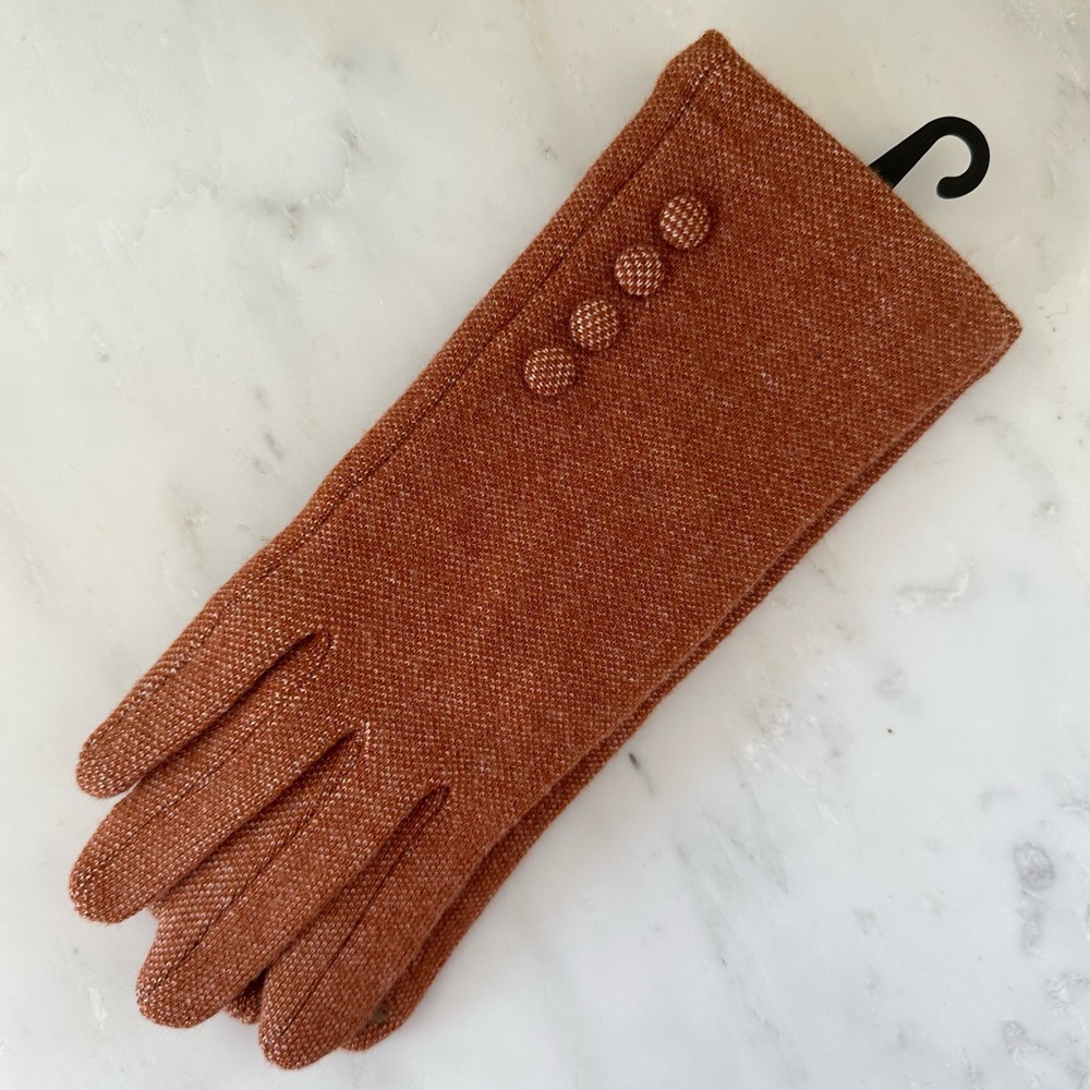 NWT Carmel Colored Gloves